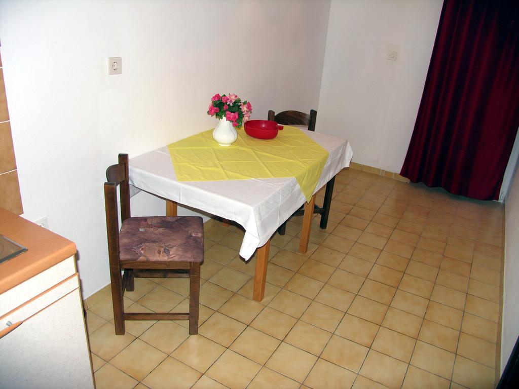 Apartments Vidovic فوديس الغرفة الصورة